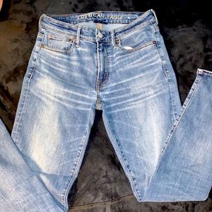 Like new! Mens American Eagle jeans!